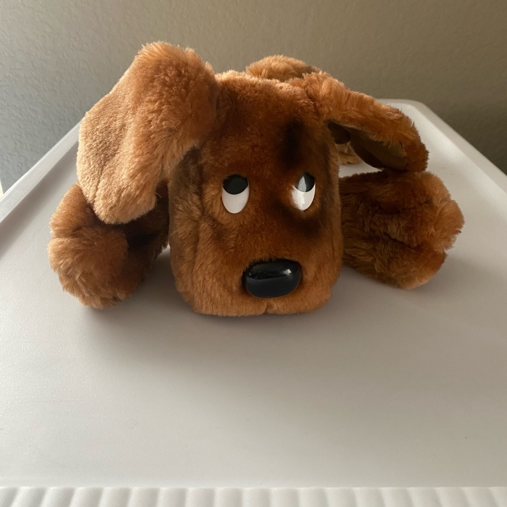 Vintage Plush Dog Graphic International Floppy Puppy Brown 1983 Hound Sad Eyes